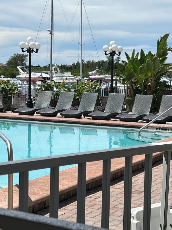 Marina Vibes - Sarasota Hotel South Bradenton ภายนอก รูปภาพ