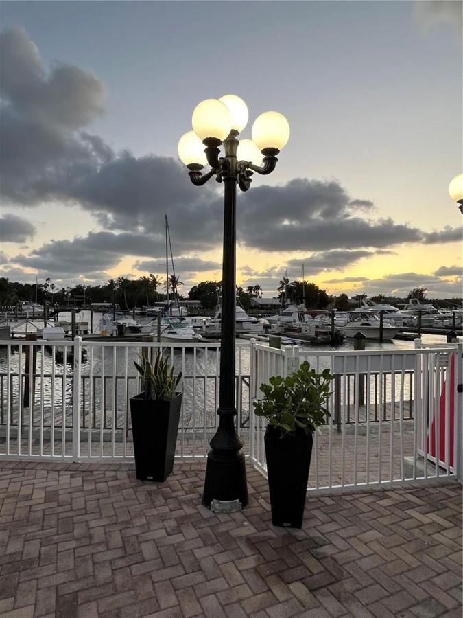 Marina Vibes - Sarasota Hotel South Bradenton ภายนอก รูปภาพ