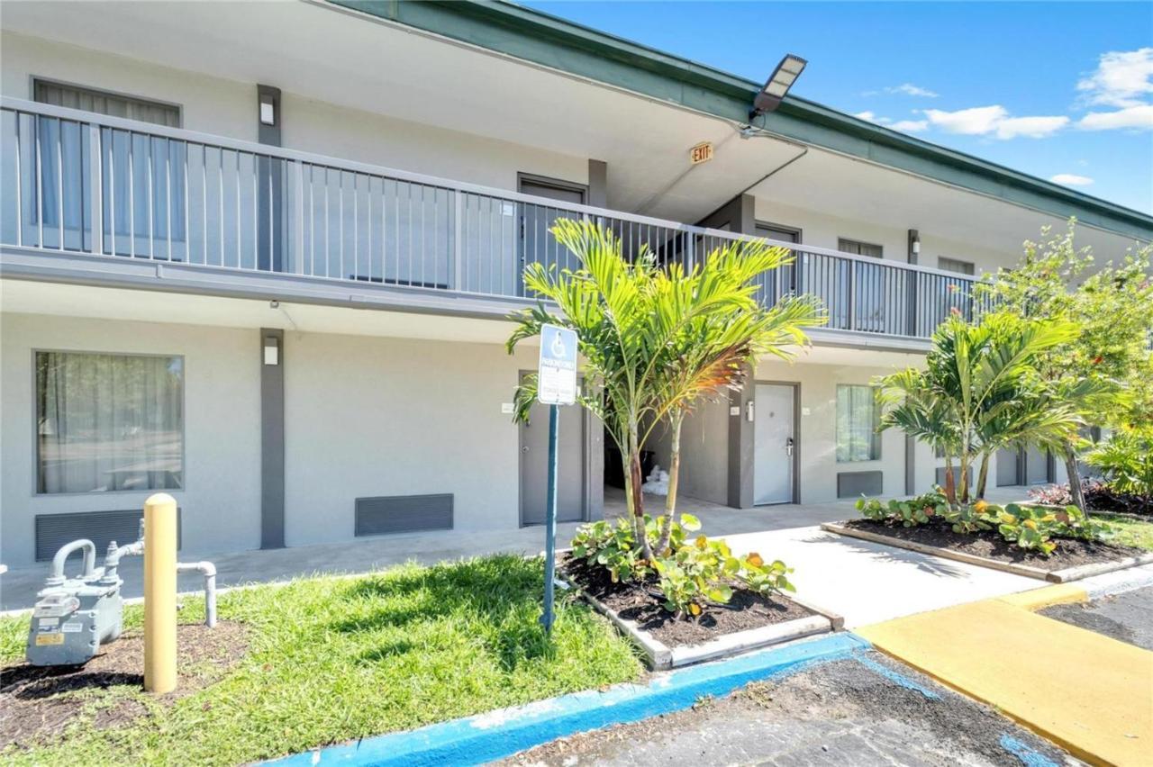 Marina Vibes - Sarasota Hotel South Bradenton ภายนอก รูปภาพ